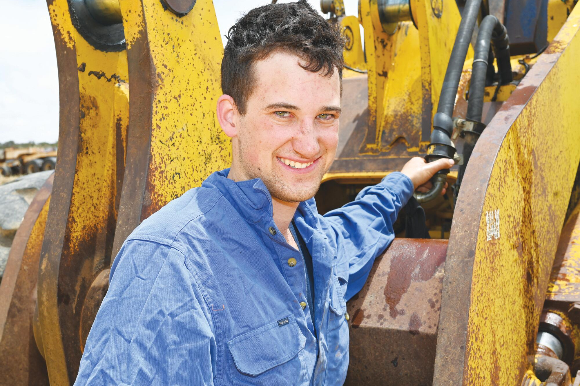 Elliot digs working on big rigs - feature photo