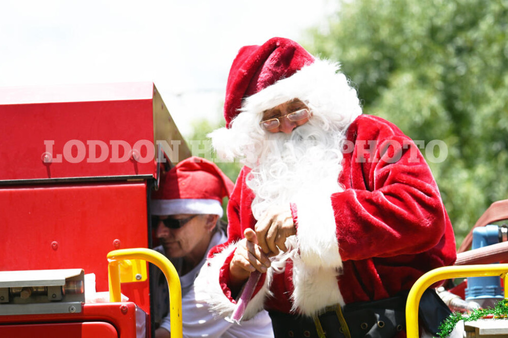 EXCLUSIVE: Santa's last minute stops before big overnight run - feature photo