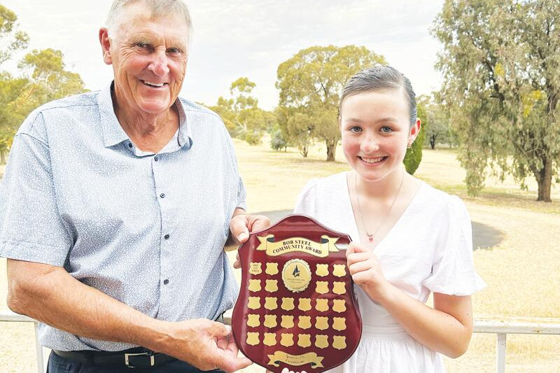 Bob Steel presents Lily Finch with her award