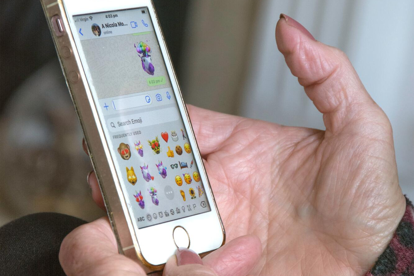 Phone pitch on agenda - feature photo