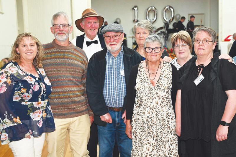 Back-to has town buzzing over weekend - feature photo