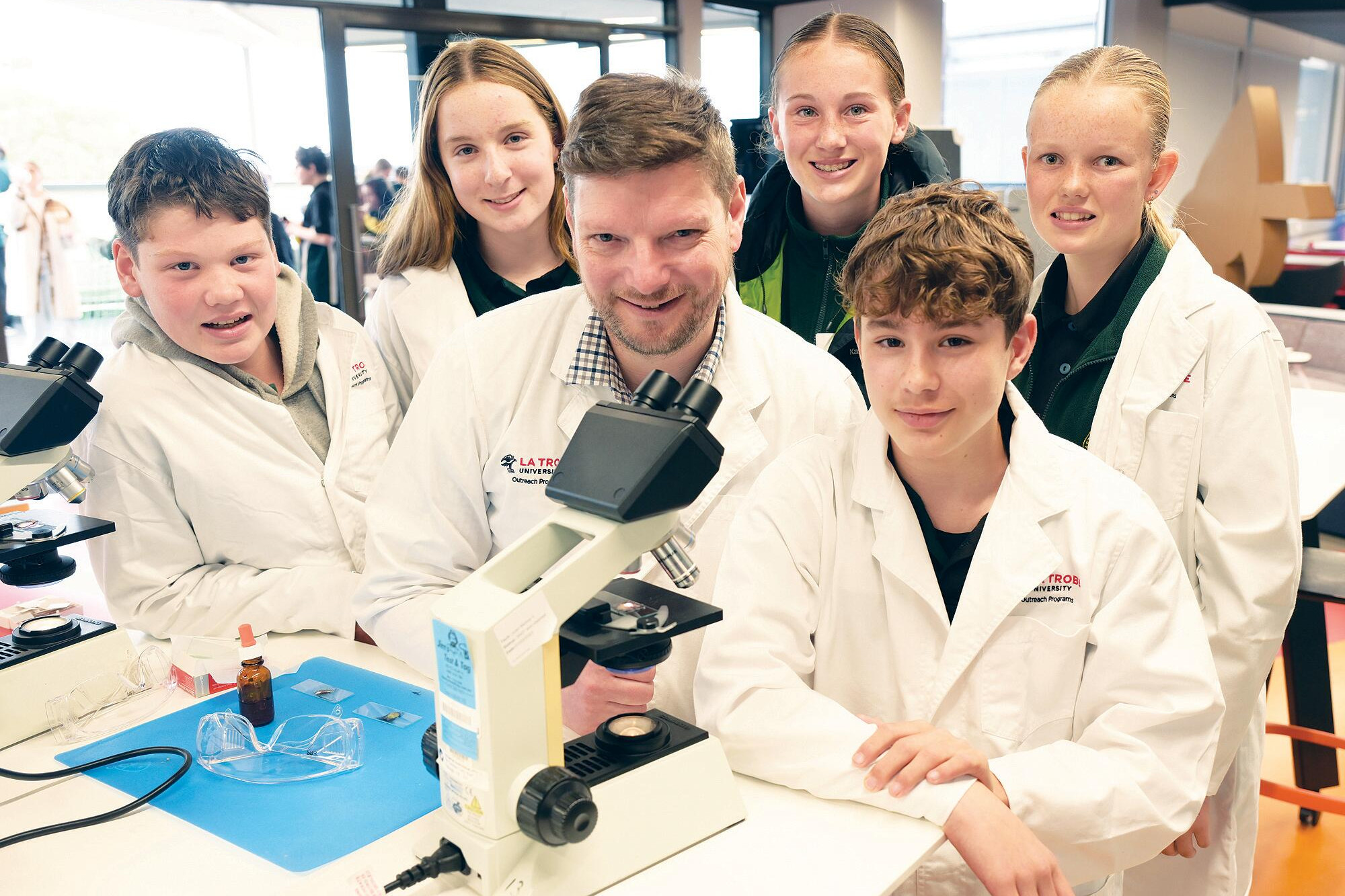 Oscar Balic, Ruby Cullen, Gracie Noonan, Ethan Cockerell and Paige Smith don the lab coats for experiments with La Trobe University’s educational and engagement manager Dr Frazer Thorpe (centre). LH PHOTO