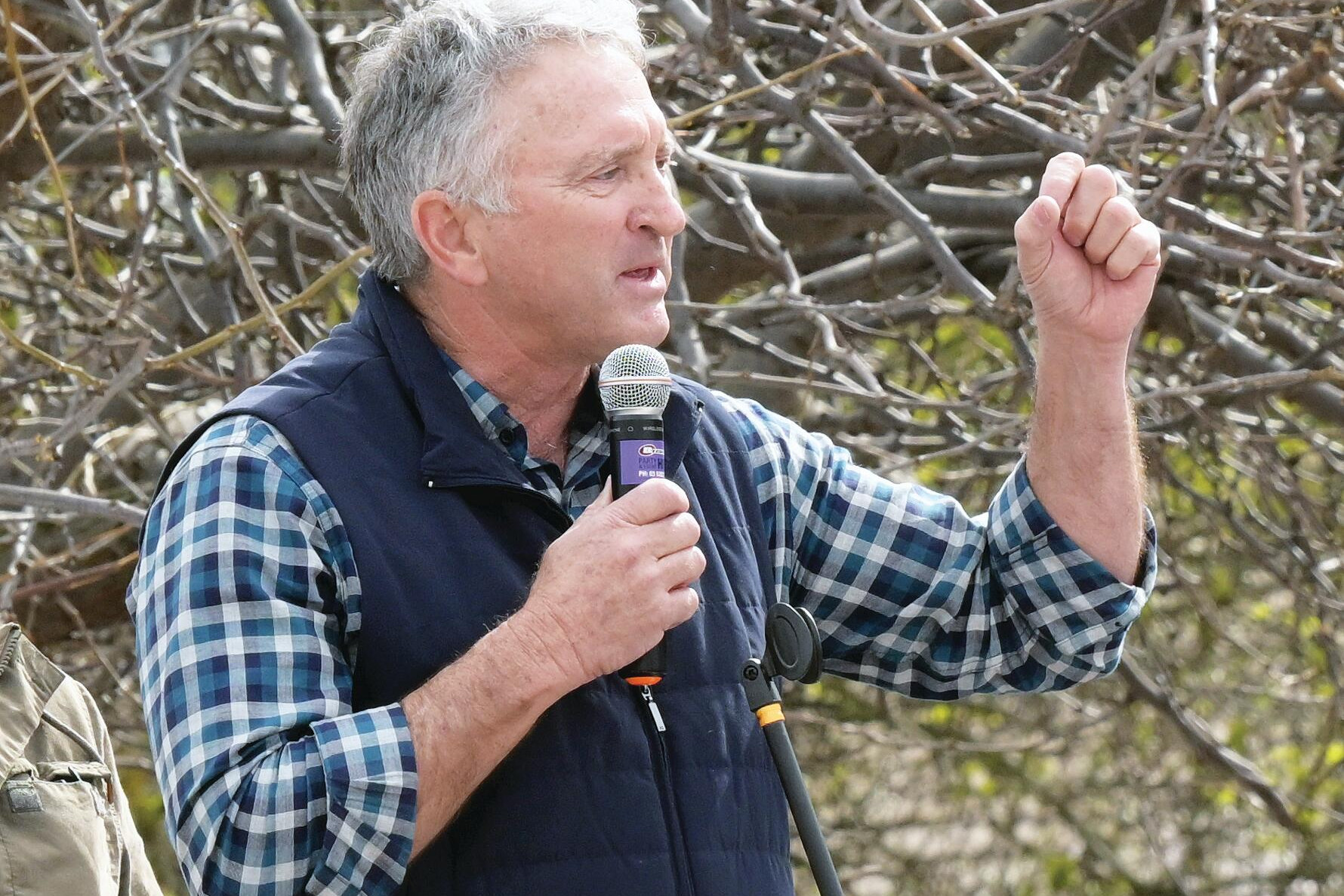 Country voice booms at rally - feature photo