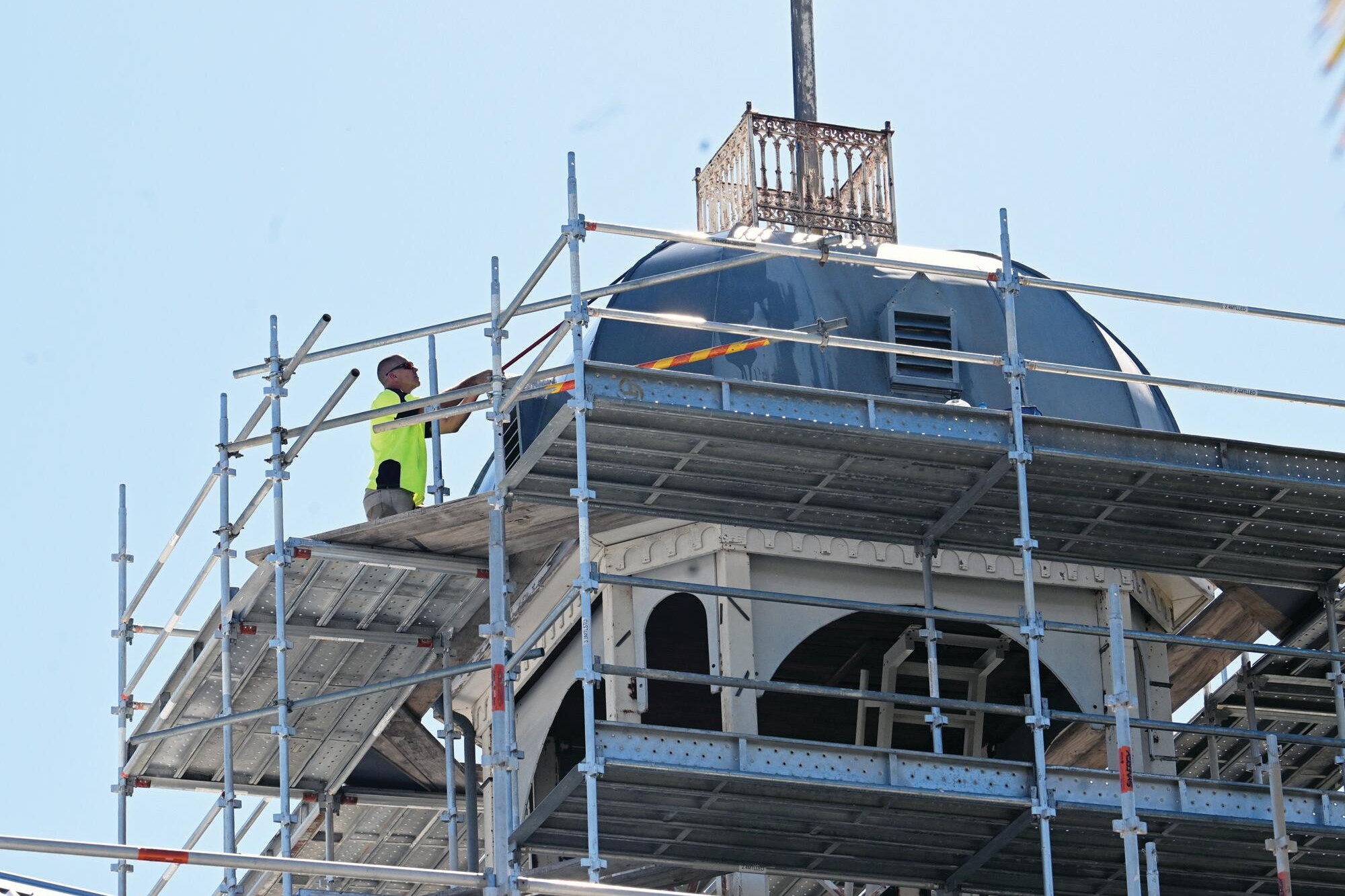 Cupola cleaners tower over hall - feature photo