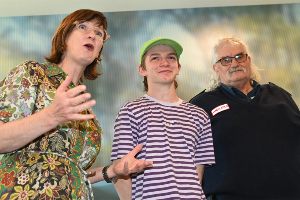 Health Minister Mary-Anne Thomas with Tyson Woodman and Glenn Thompson at Bendigo Health today. LH PHOTO