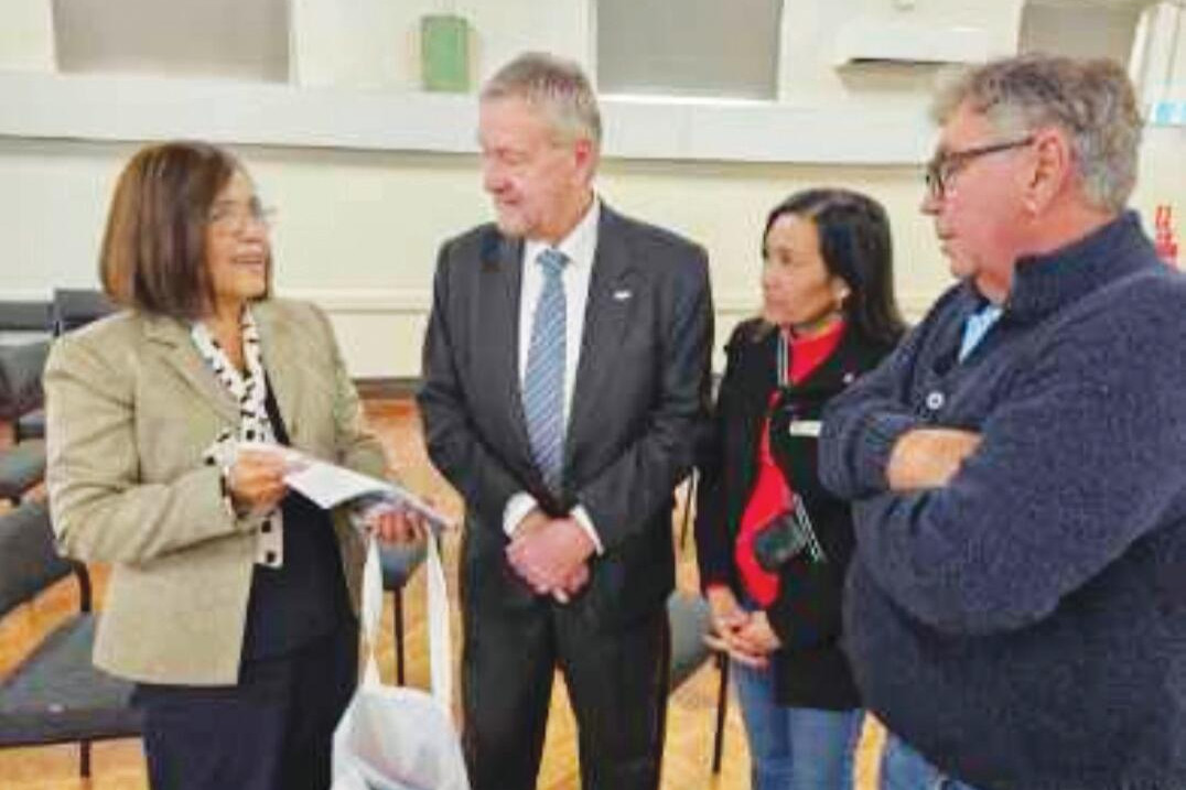 Consul general visits Pyramid Hill - feature photo