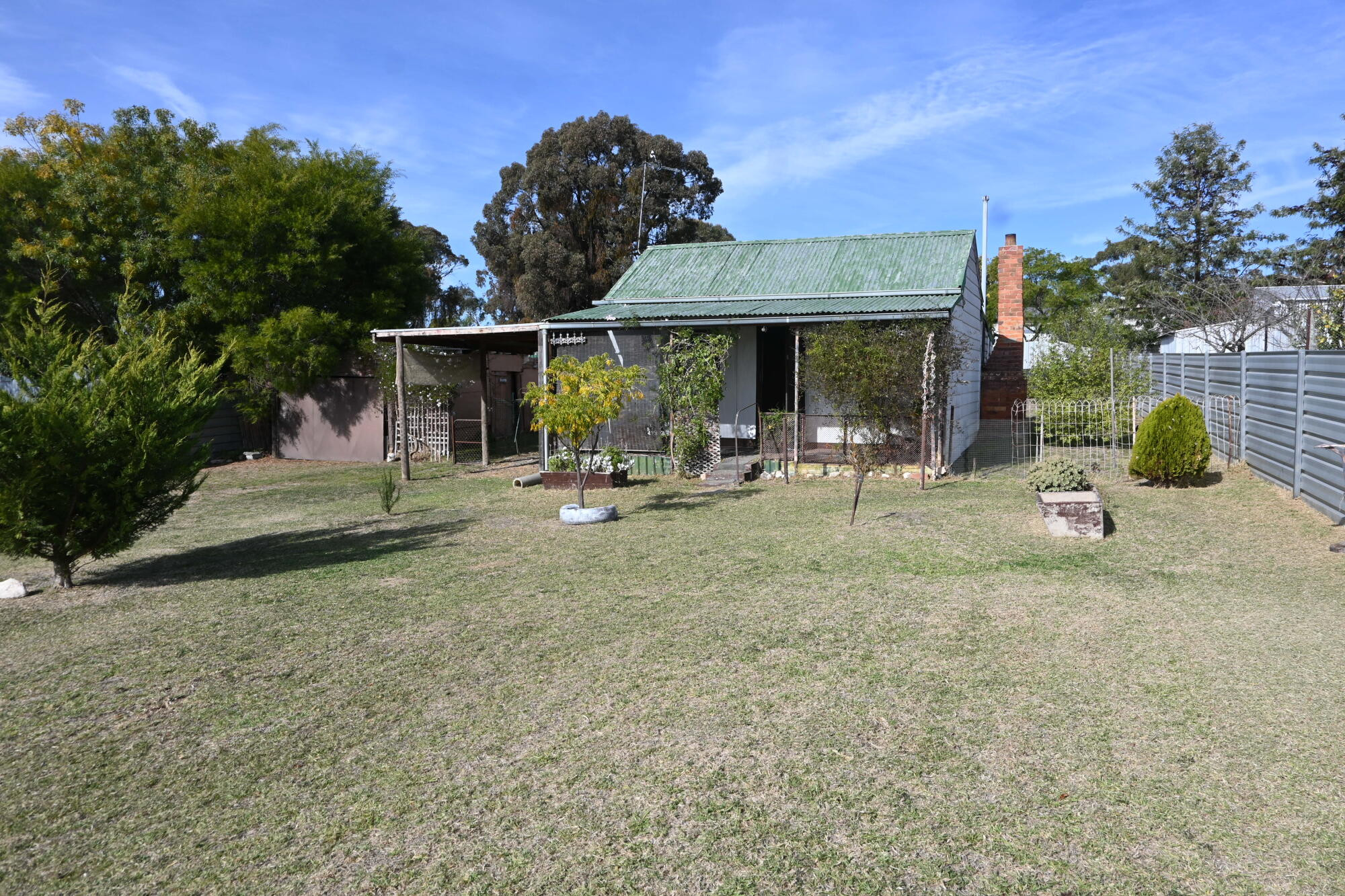 Auction this Saturday: Renovate or detonate, says agent - feature photo