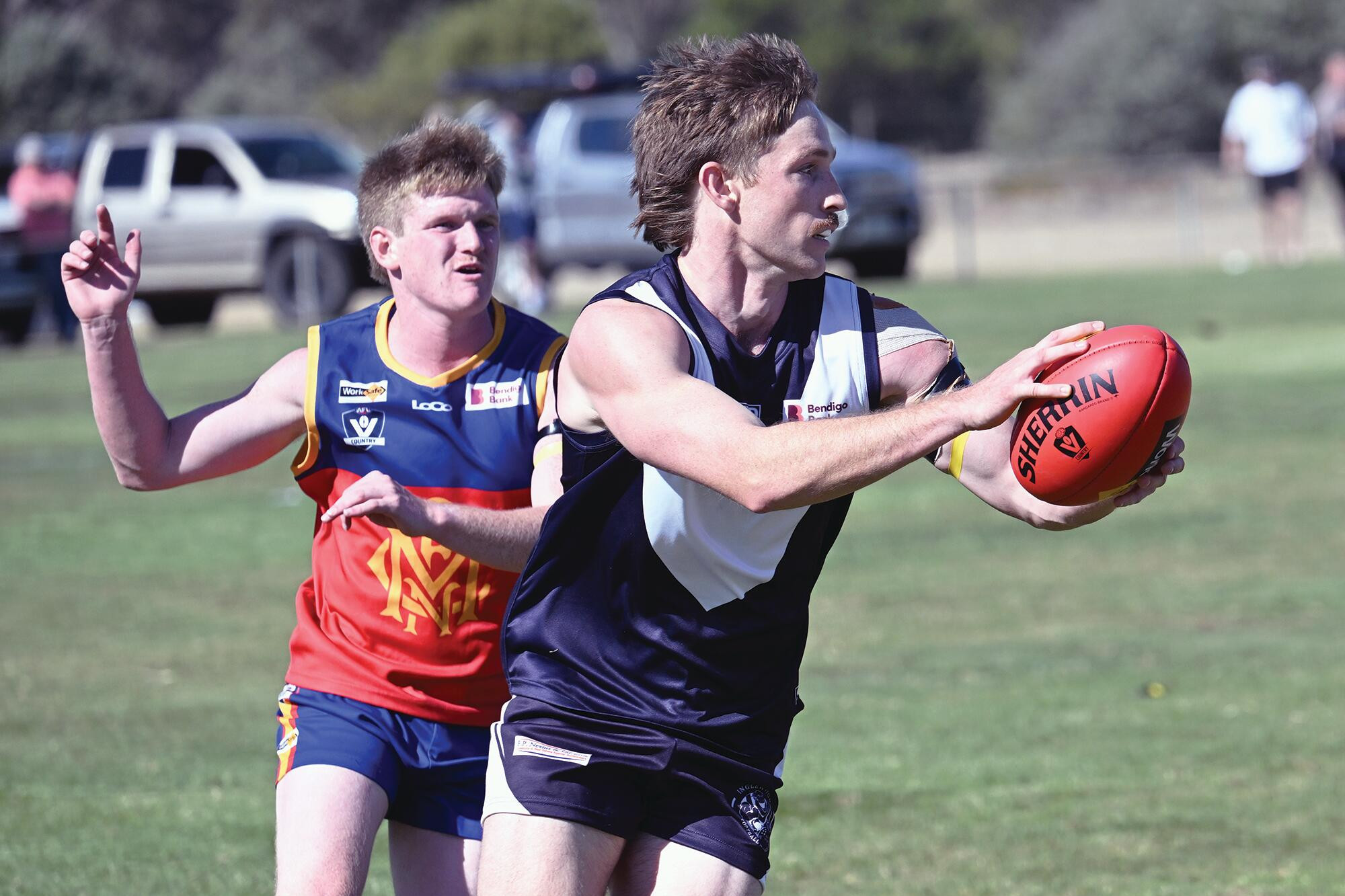 Cracking starts: Big crowds at opening round matches - feature photo