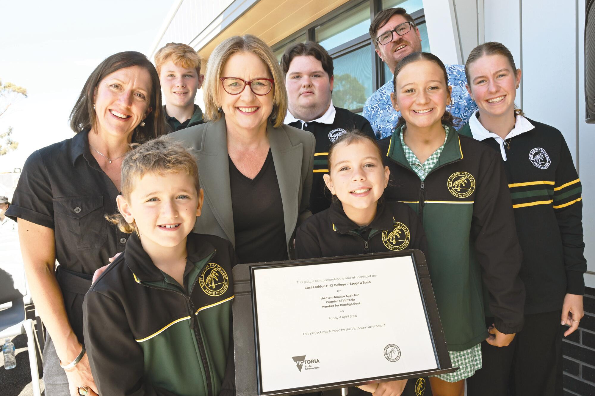 College council president Sharon Lister Premier Jacinta Allan, principal Steve Leed and college leaders unveil the plaque at Friday’s official opening. LH PHOTO
