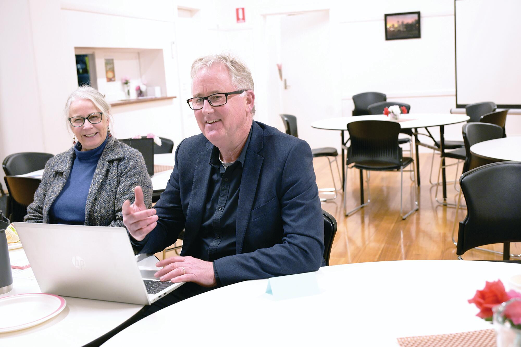 Kerry Anderson and Michael Kerr speak with Loddon business owners on Monday evening. LH PHOTO