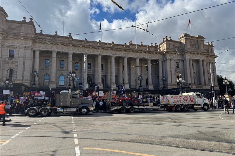 Another week, another protest on Parliament as Loddon farmers join voices against VNI land access laws