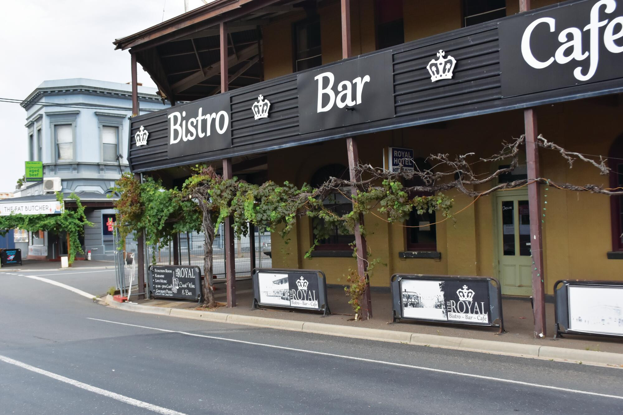 Ban slapped on old pub works - feature photo