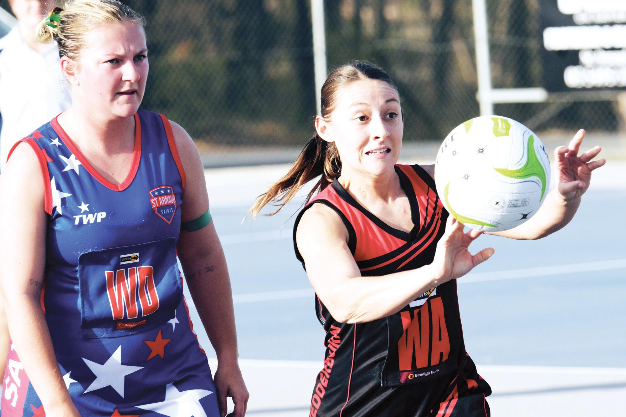 Wedderburn’s Paige Ryan in action against St Arnaud. LH PHOTO