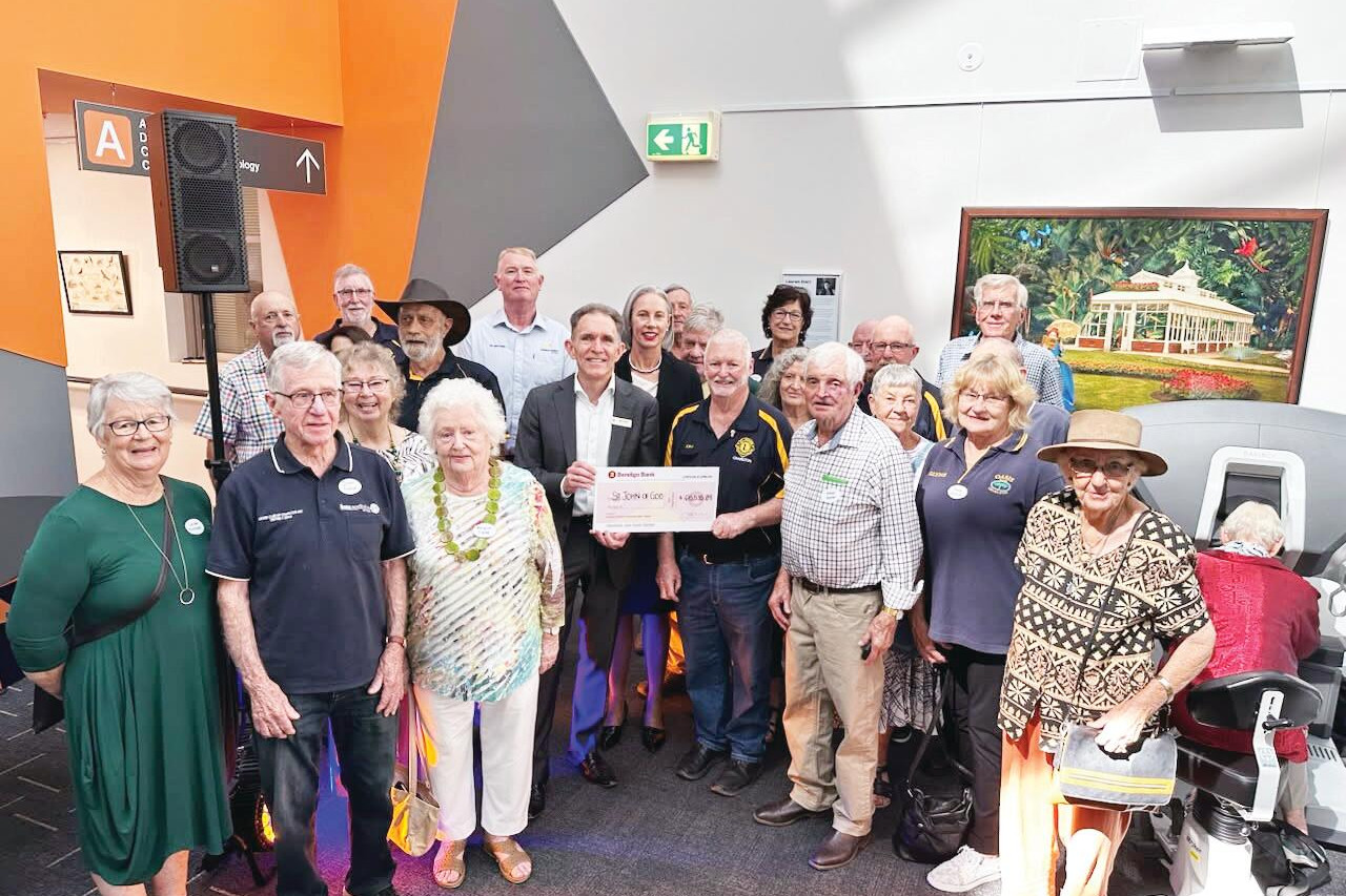 Lions club members from across the Loddon and Inglewood Community Bank representatives at the unveiling of the da Vinci surigical robot.