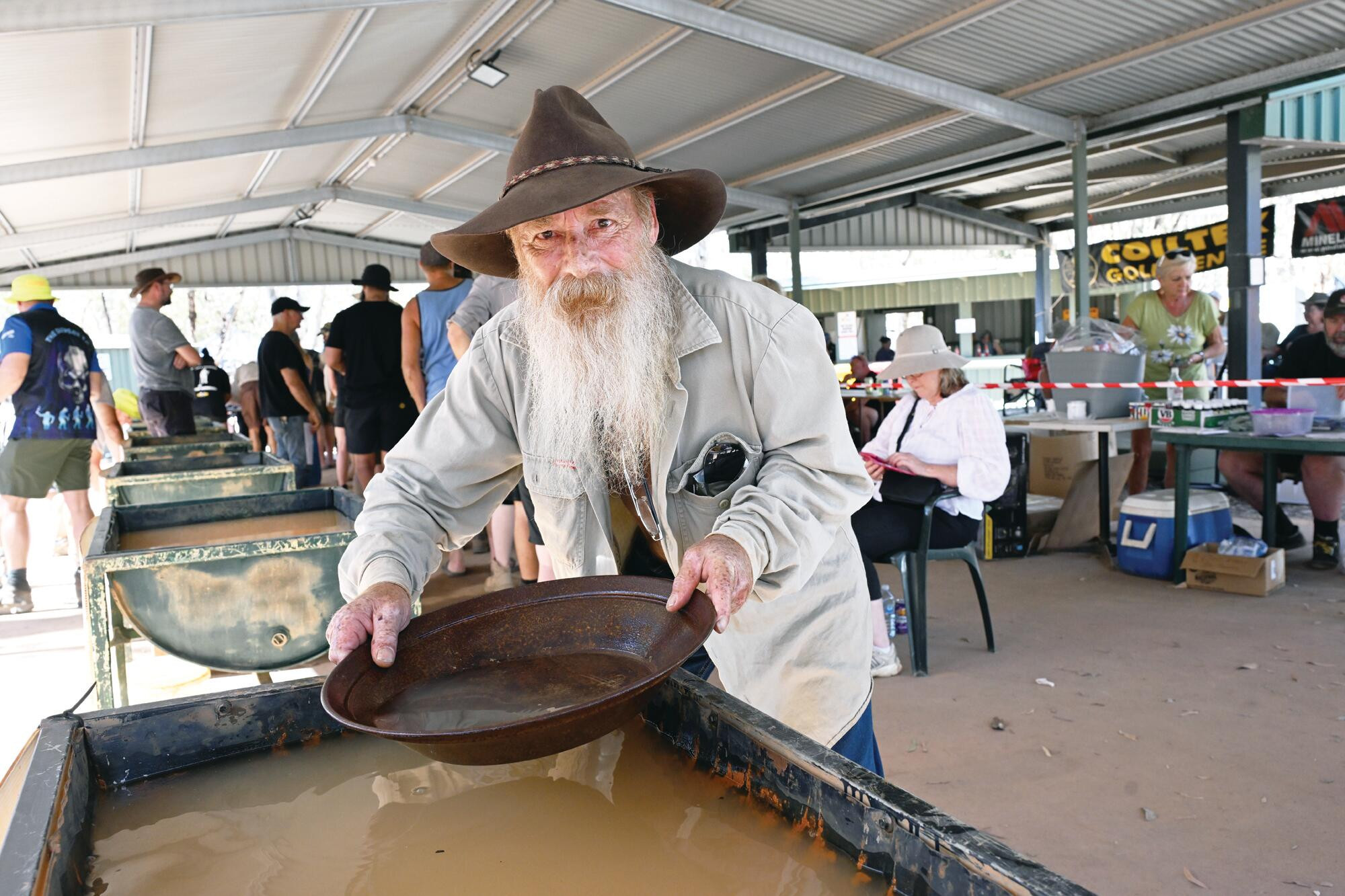 Mark Strakes prepares for the senior golding panning event. LH PHOTOS