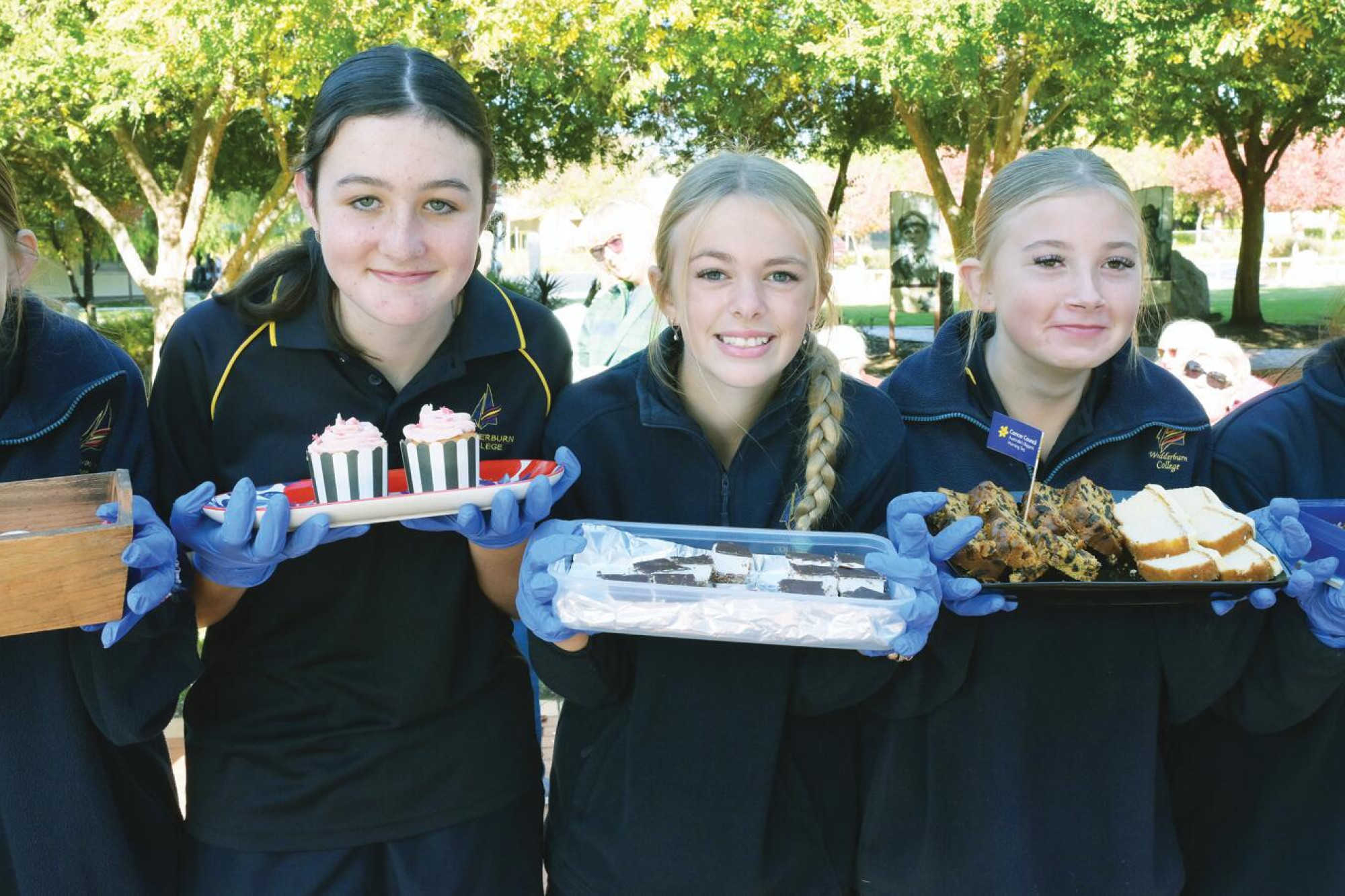 Students from Wedderburn College serve up morning tea in Soldiers’ Memorial Park. LH PHOTOS