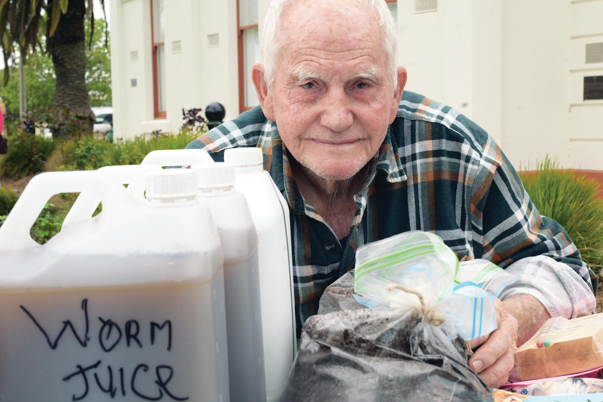Worm juice maker and salesman Peter Norton LH PHOTOS
