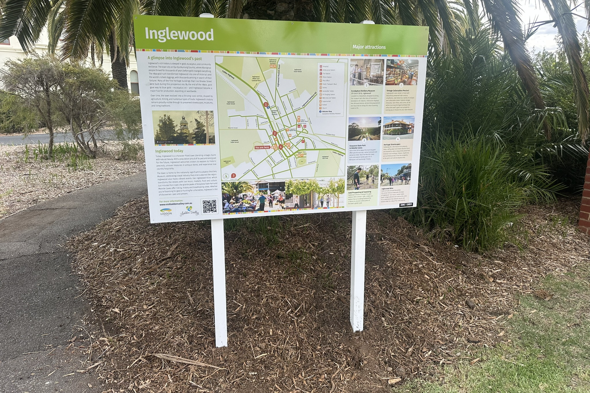Town&rsquo;s new signs of heritage connecting with visitors - feature photo
